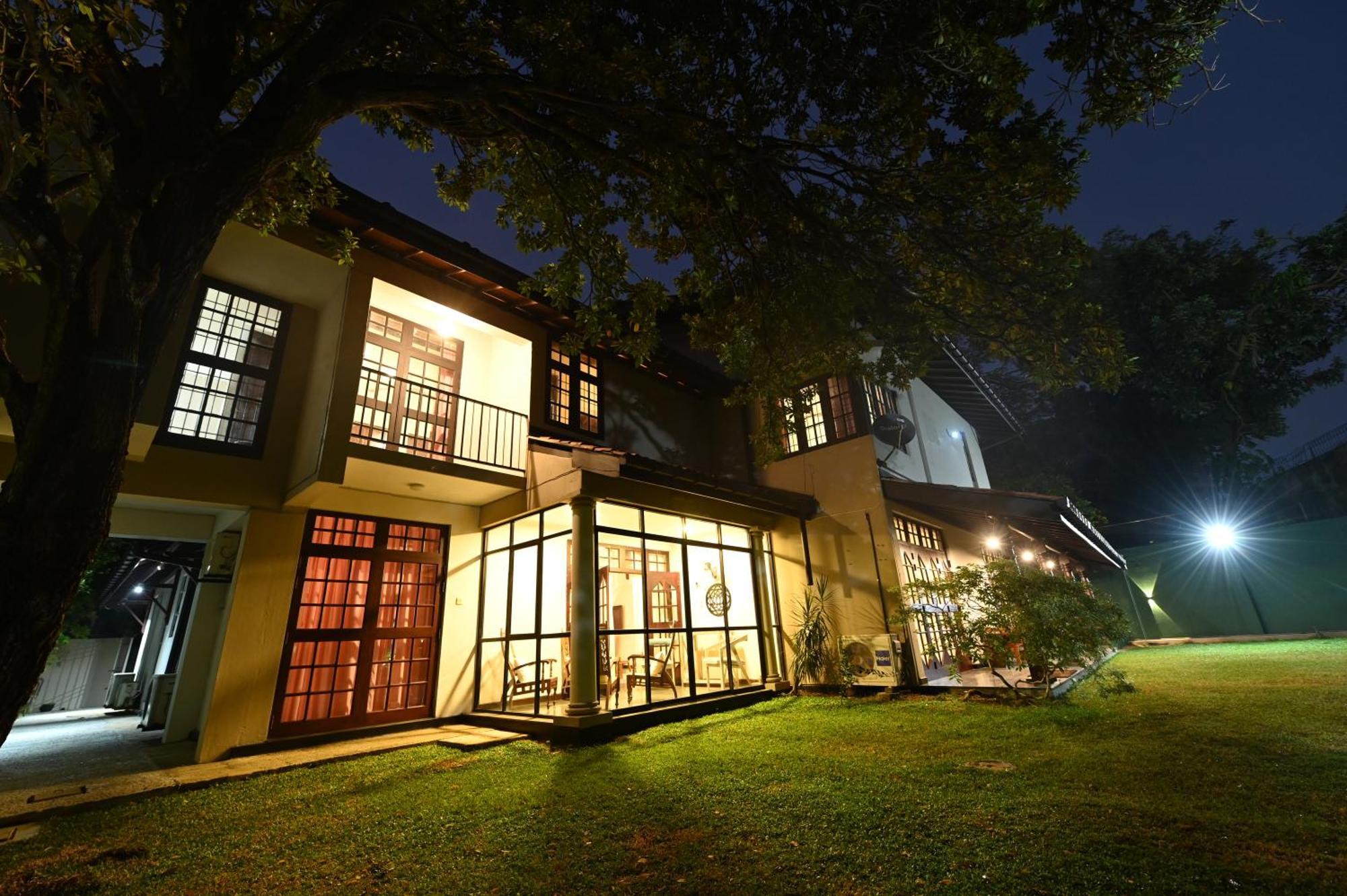 Serene Manor Battaramulla Ngoại thất bức ảnh